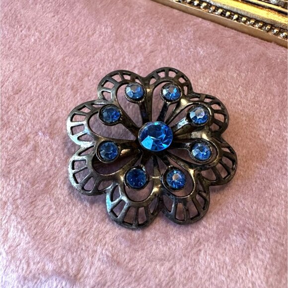 Vintage Silver-Toned Brooch With Blue Rhinestones Floral Design Mid-Century - Picture 2 of 9